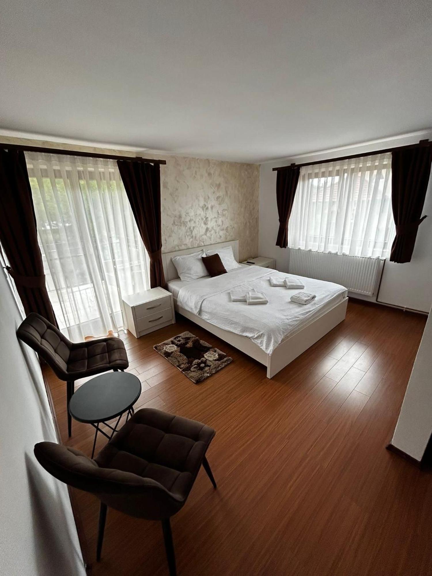 Casa Larisa Hotel Chiscau Eksteriør billede