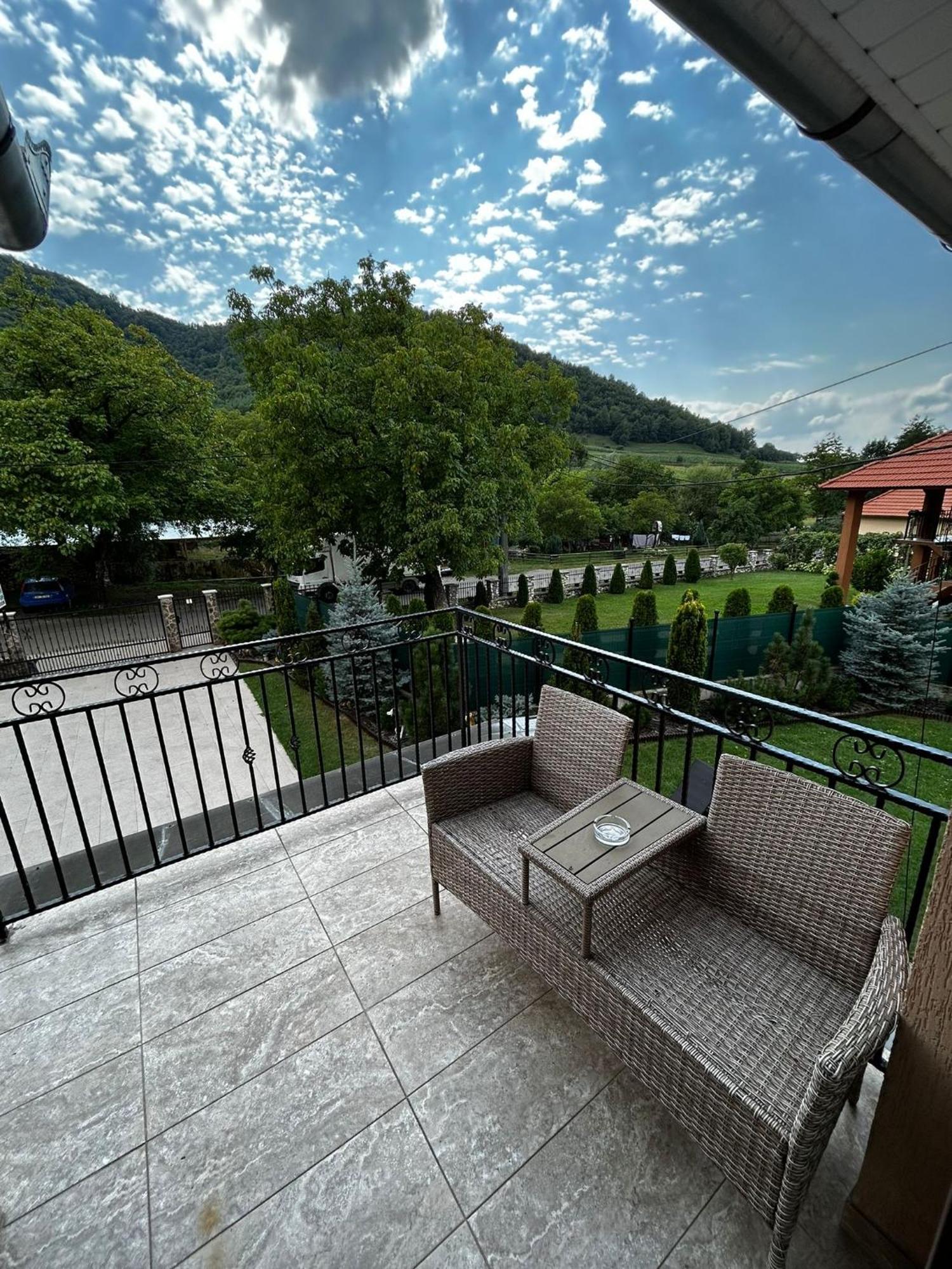 Casa Larisa Hotel Chiscau Eksteriør billede