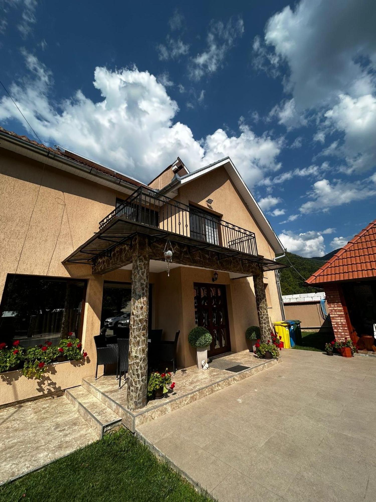 Casa Larisa Hotel Chiscau Eksteriør billede