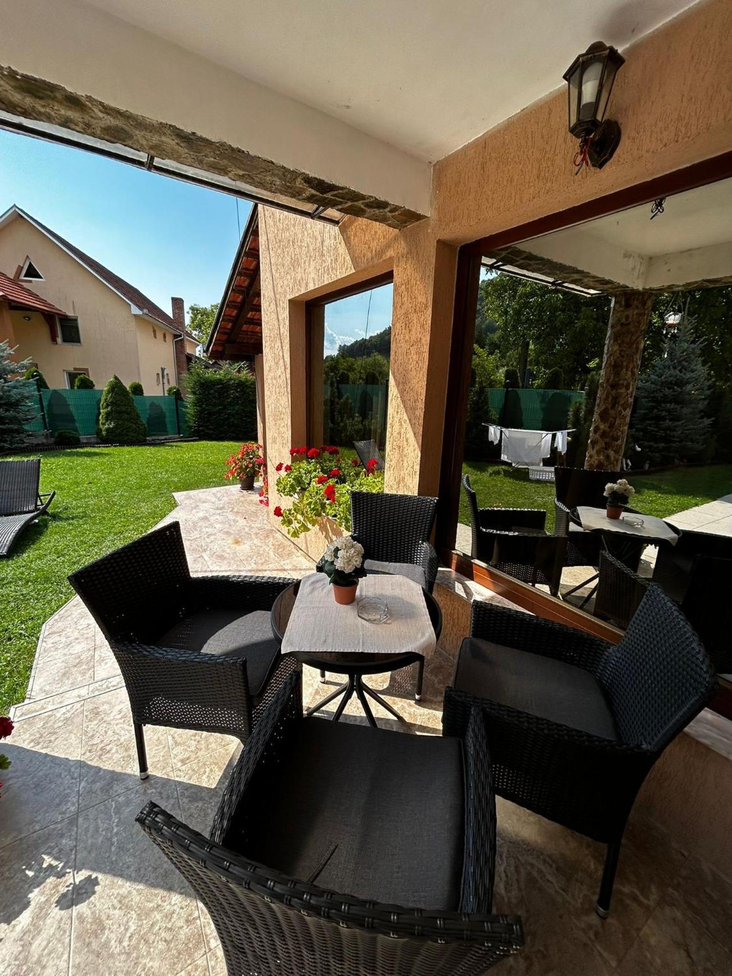 Casa Larisa Hotel Chiscau Eksteriør billede