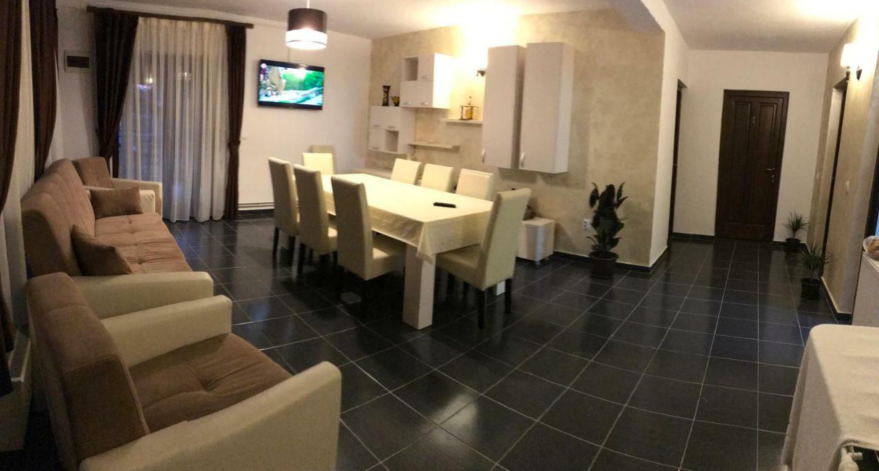 Casa Larisa Hotel Chiscau Eksteriør billede